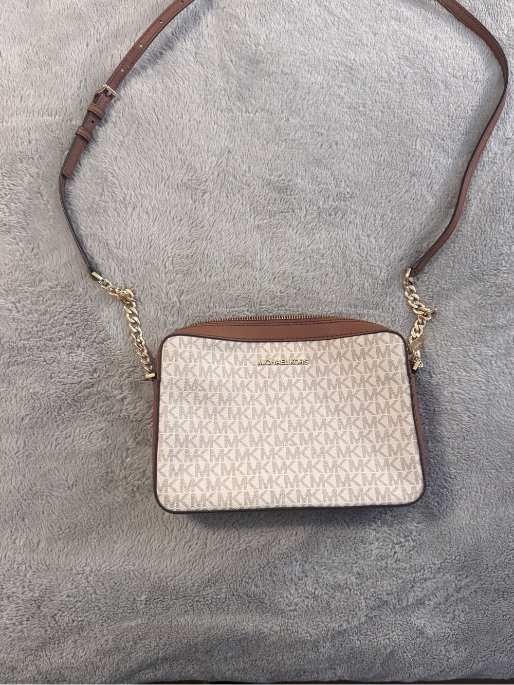 Michael Kors Jet Set Camera Bag Crossbody Vanilla Monogram Gold Chain Strap